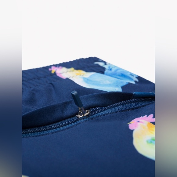 Chubbies classic swim trunks in ‘The Fowl Plays’ print. 5.5 inch inseam. NWT! - Picture 4 of 7